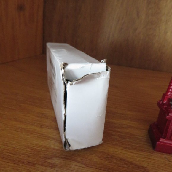 NUOBESTY Mini Dollhouse Mirror Dresser - Picture 9 of 10